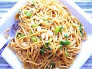 Spaghetti with peanuts and green onions.