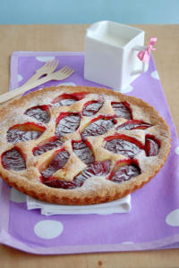 Fruit tart with powdered sugar and milk.