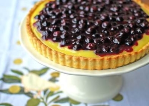 Lemon curd tart with blueberries