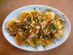 Orange slices salad with almonds and mint