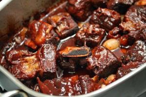 Beef in Chocolate Black Currant Sauce