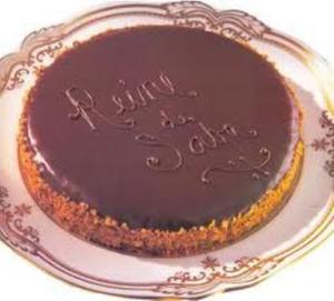 Chocolate cake with "Reine de Saba" inscription.