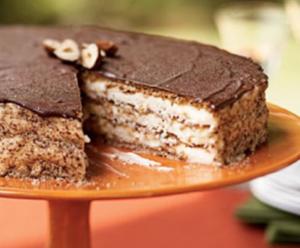 Layered cake with chocolate and hazelnuts.