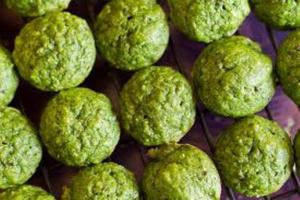Kale Apple Muffins