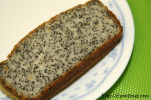 Lemon poppy seed cake