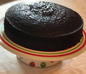 A chocolate cake sitting on top of a white plate.