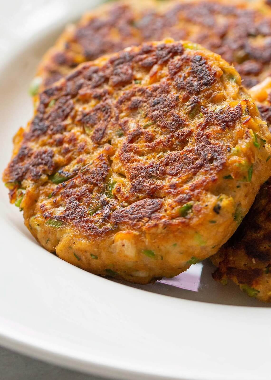 Salmon Burgers with Cocktail Sauce Recipe - Levana Cooks