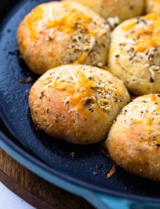 Cottage cheese bread rolls